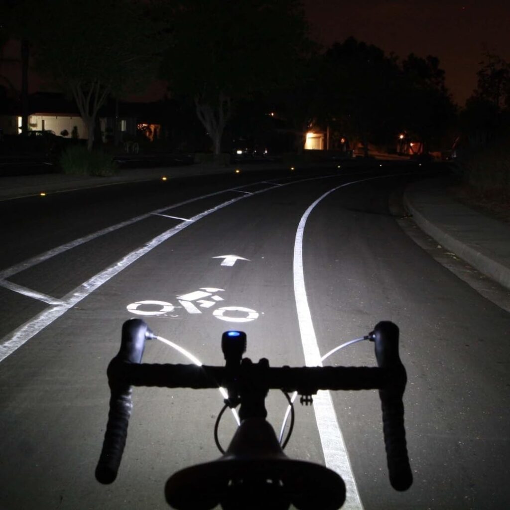 Iluminación ideal para ciclismo urbano en 2025 6