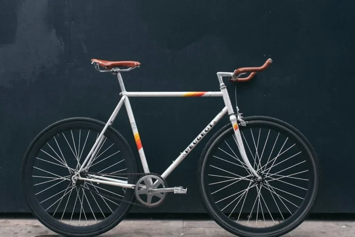 Normativa de Bicicletas en Madrid 2026: Circulación, Aceras y Multas - Ciclismo Urbano Madrid